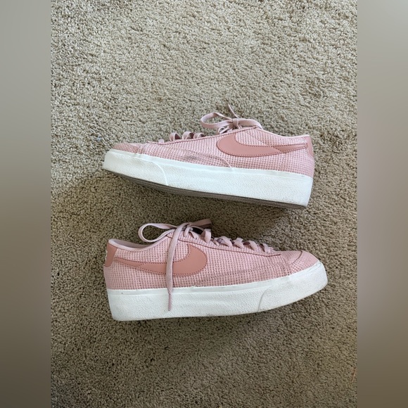Nike Blazer Low Platform Women's Shoes Pink Oxford/Summit White/Pink Oxford/Rose - Picture 2 of 10